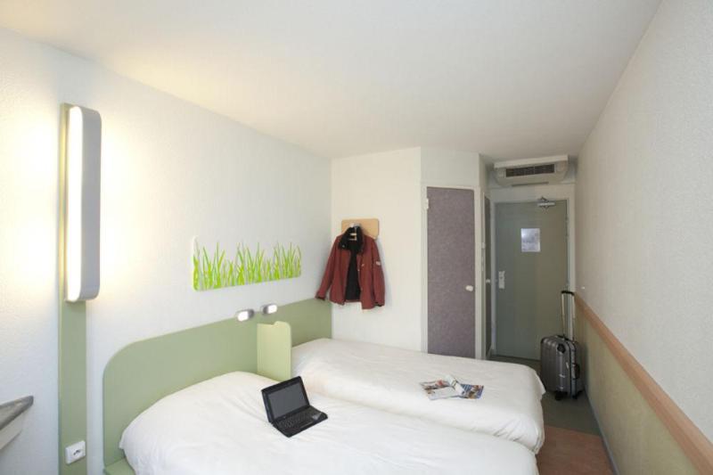 Ibis Budget Carcassonne La Cite Bagian luar foto