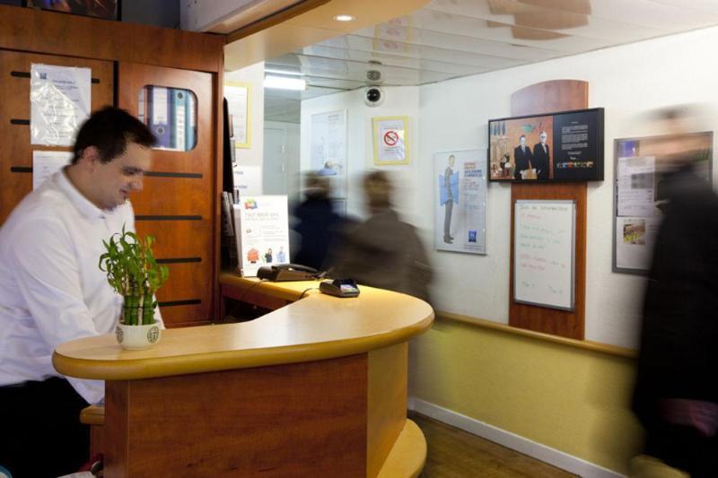 Ibis Budget Carcassonne La Cite Bagian luar foto