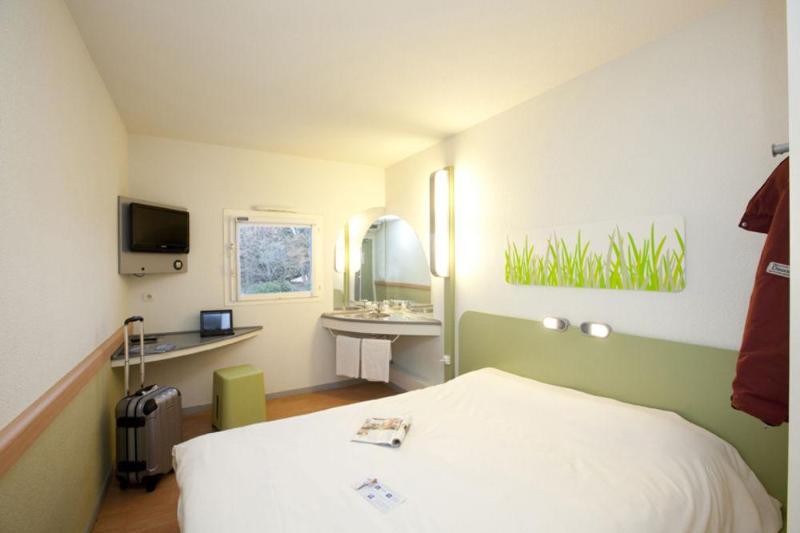 Ibis Budget Carcassonne La Cite Bagian luar foto